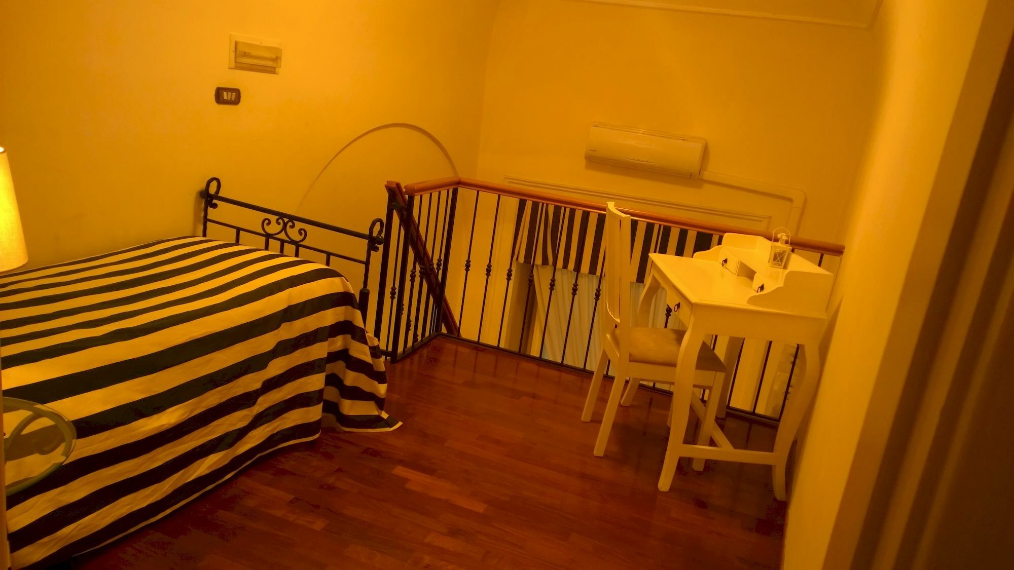 ナポリ パラッツォ マニョカヴァッロ B ＆ B Bed & Breakfast エクステリア 写真